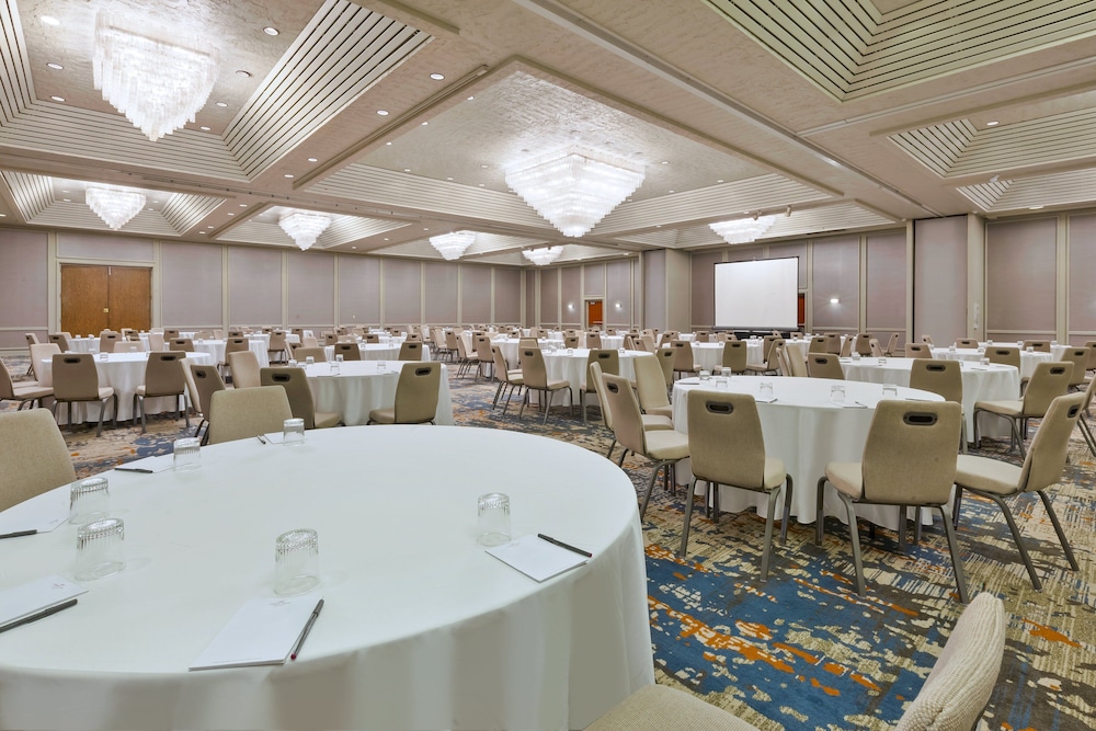 Crowne Plaza Columbus North Worthington by IHG - photo 39