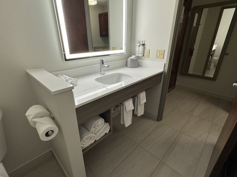 Holiday Inn Express Hotel & Suites St. Paul Woodbury by IHG - photo 52