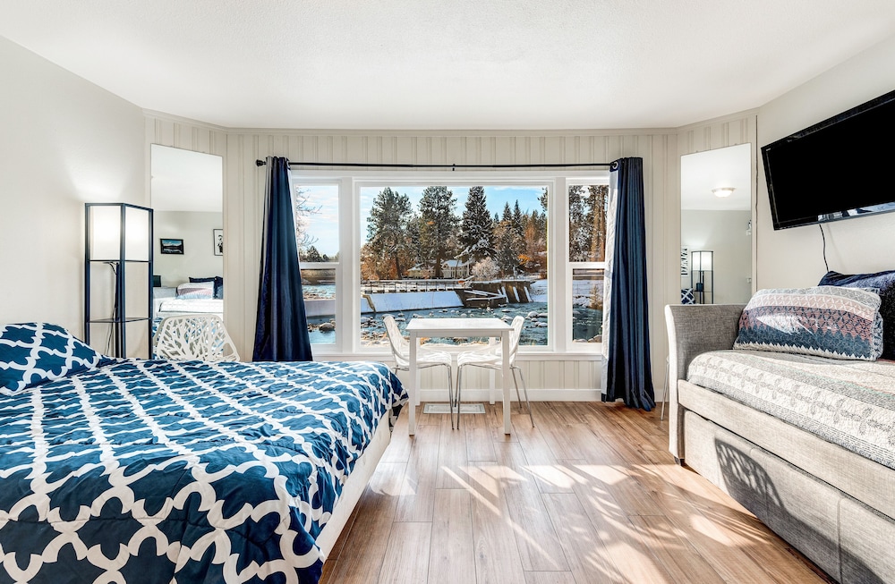 Bend Riverside Inn & Suites - photo 18