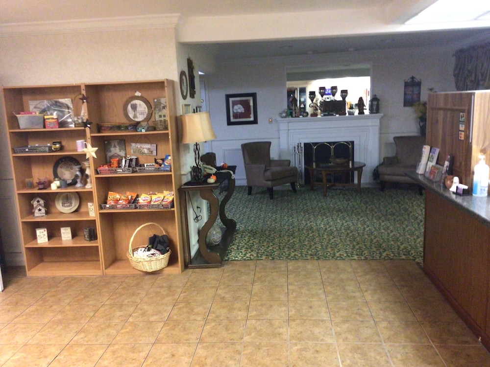 Colonial Brick Inn & Suites - photo 2