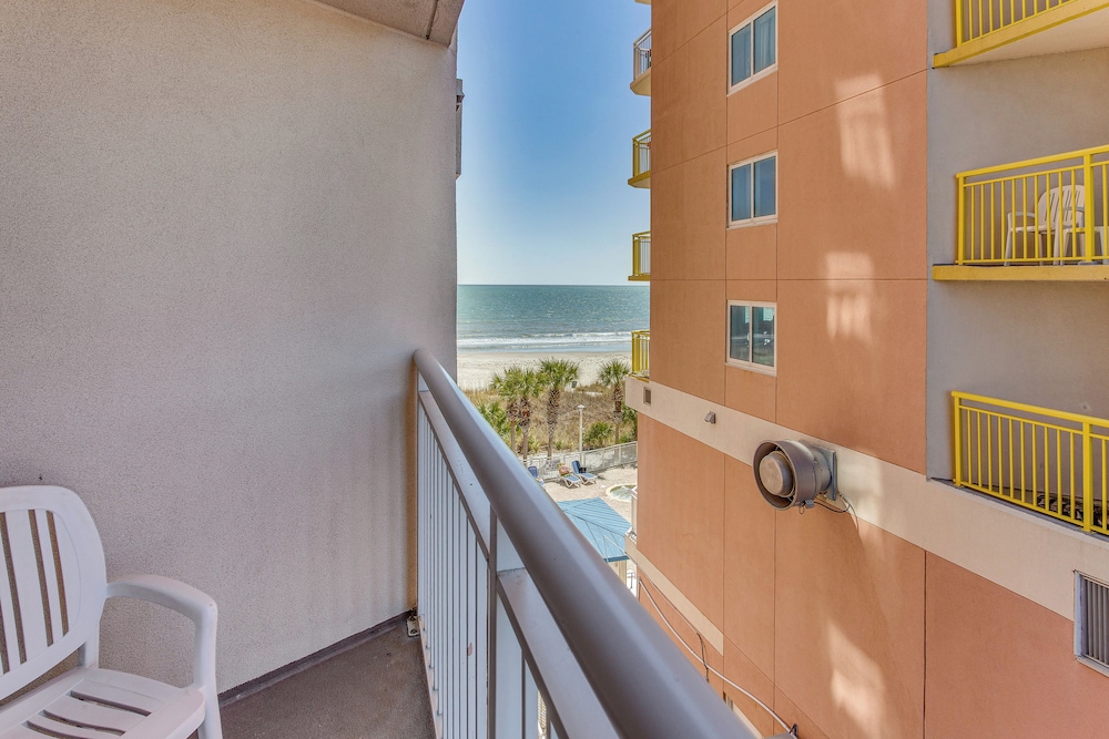 Steps to Beach: Bay Watch Resort Studio - photo 13