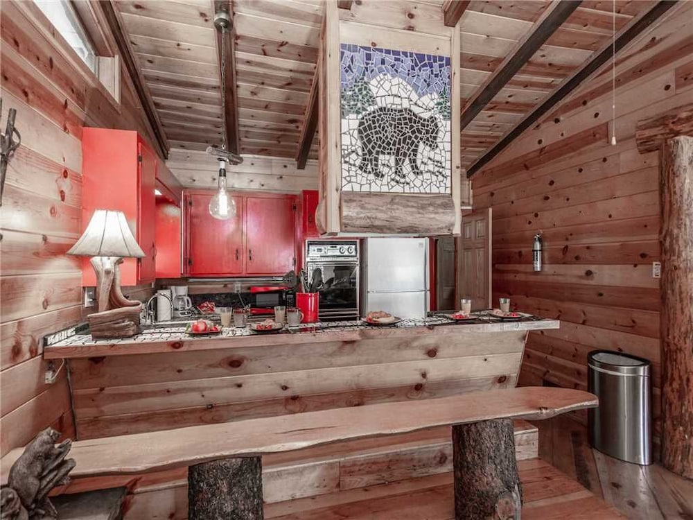 Big Bear 3 Bedrooms Stone Fireplace Midtown Sleeps 8 - photo 13