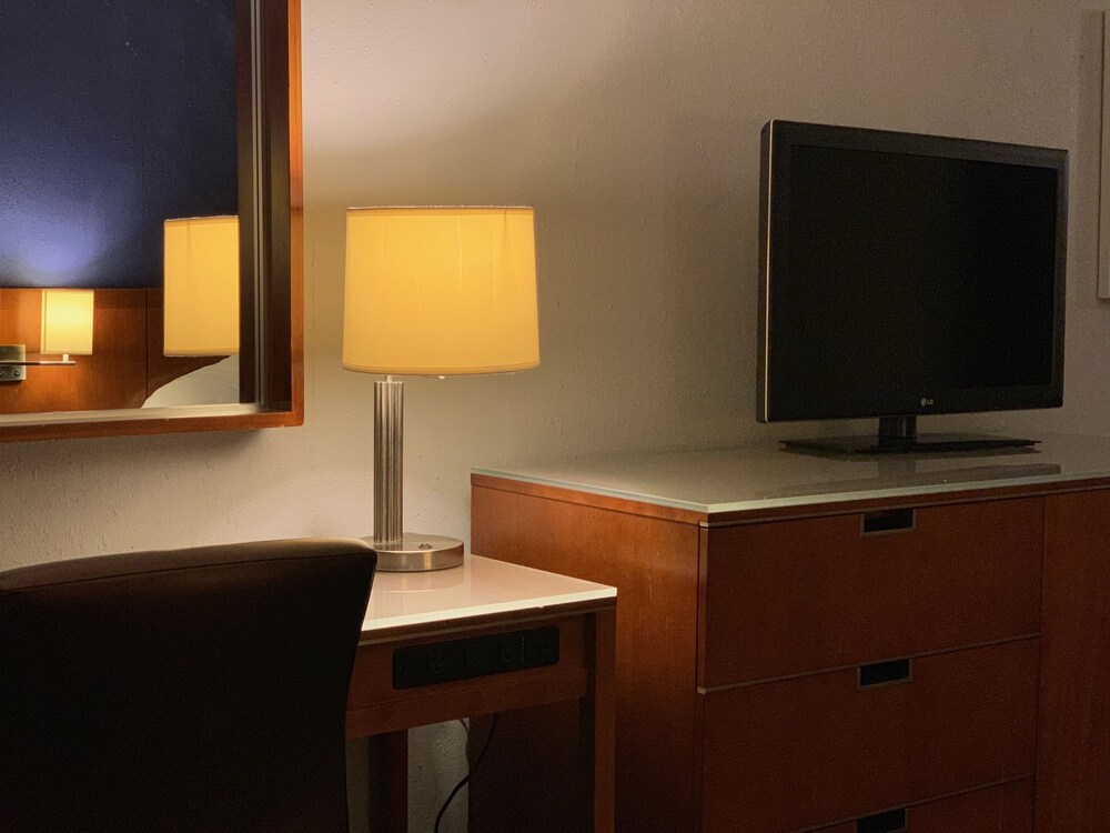 The Metropolitan Hotel - photo 11