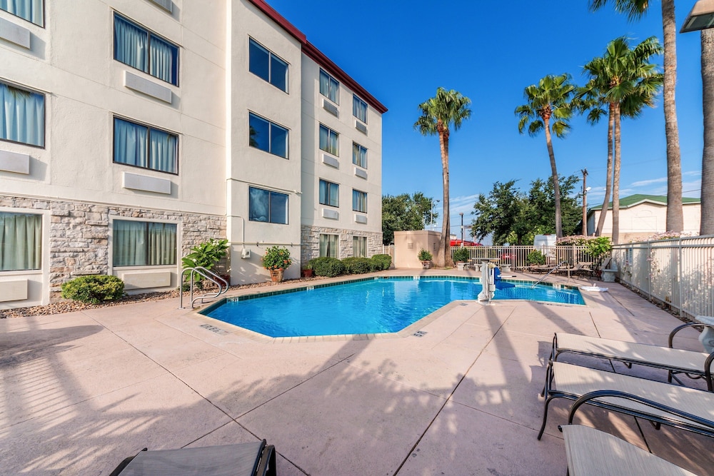 Red Roof Inn Laredo - photo 31