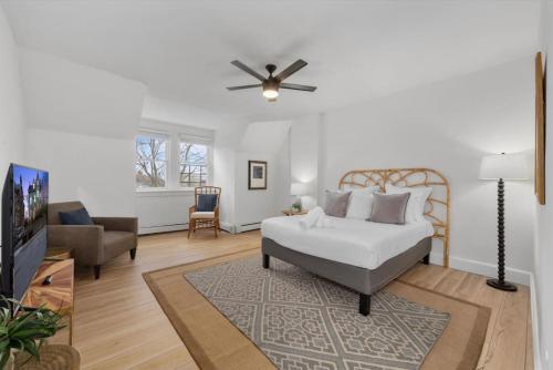 Cozy 2.5BR near Zoo Hospitals UC Free Parking — 4-Star Luxury Hotel in Cincinnati, United States