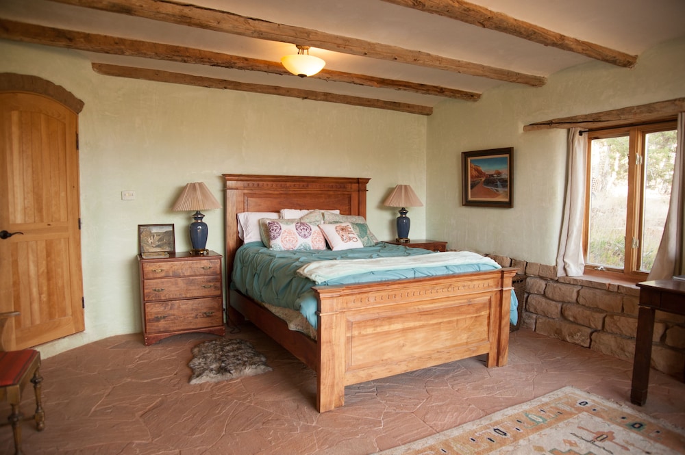 Maison De Terre 11267787 — Cedaredge