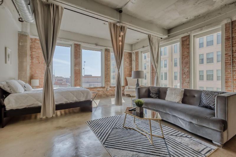 Luxury Downtown Dallas Stay by Amyfinehouse - photo 40