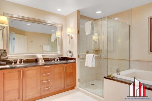 MGM Signature 10 717 Strip View Balcony Studio