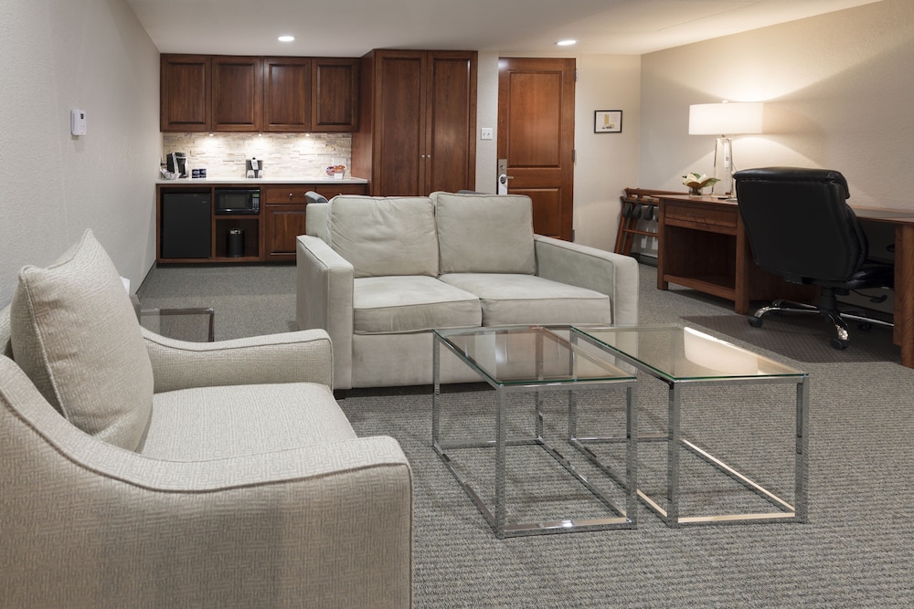 Hillsdale College Dow Hotel and Conference Center - photo 6