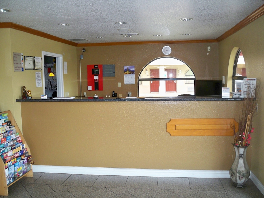Scottish Inn & Suites - photo 3
