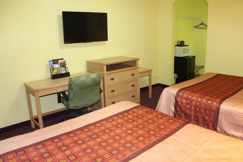 Hutchinson Inn - photo 8