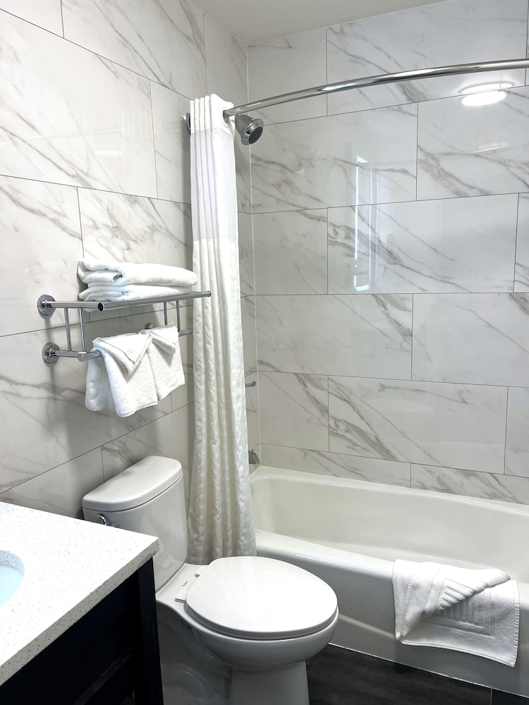 Lotus BLU Inn & Suites - photo 34