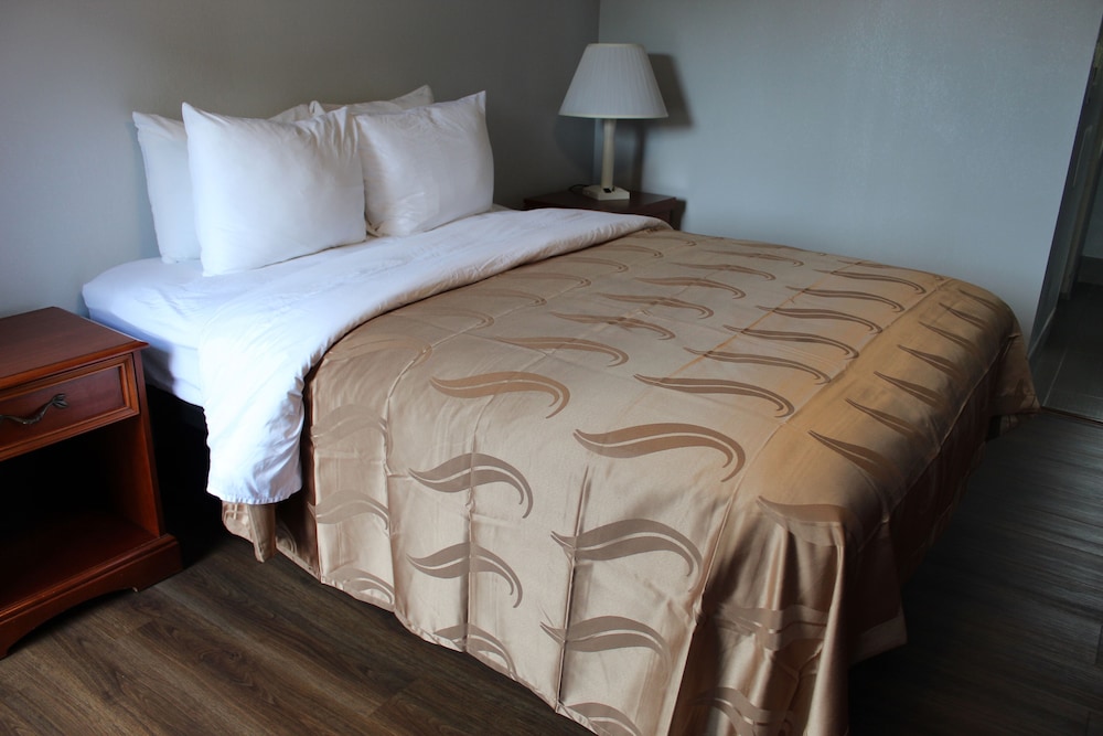 Quality Inn On The Lake Clarksville Boydton - photo 49