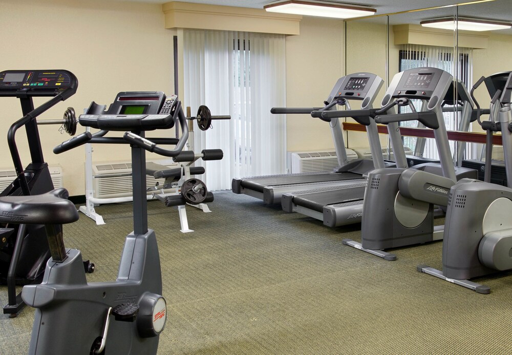 Courtyard by Marriott Hampton - photo 10