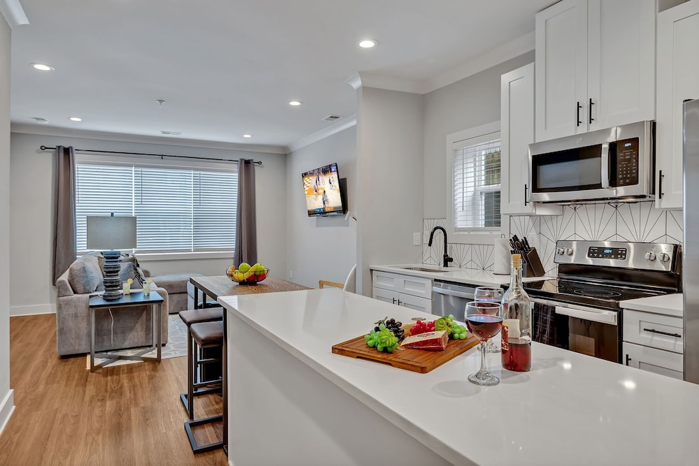 Melrose Mezzo 5 mins to Broadway Rooftop — 4-Star Luxury Hotel in Nashville, United States