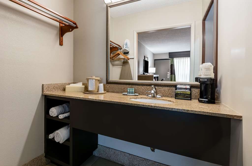 Best Western Fayetteville Inn - photo 16