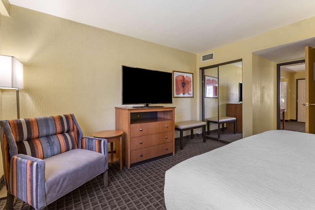 Best Western Plus Scottsdale Thunderbird Suites - photo 26