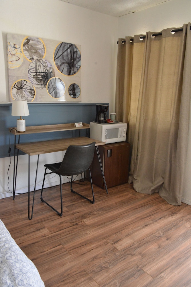 Mojave Trails Inn and Suites - photo 13