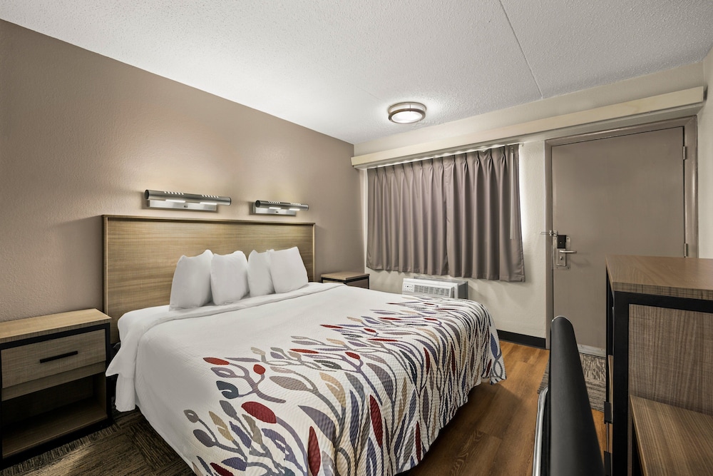 Red Roof Inn Detroit Royal Oak Madison Heights - photo 13