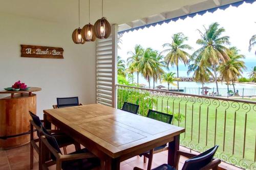 Ti Punch Appartement pied dans l'eau avec piscine — 4-Star Luxury Hotel in Le Gosier, Guadeloupe