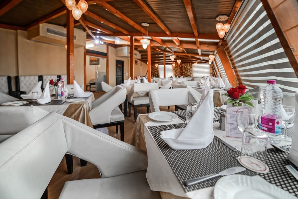 Rose Petal - carbon neutral hotel in Srinagar