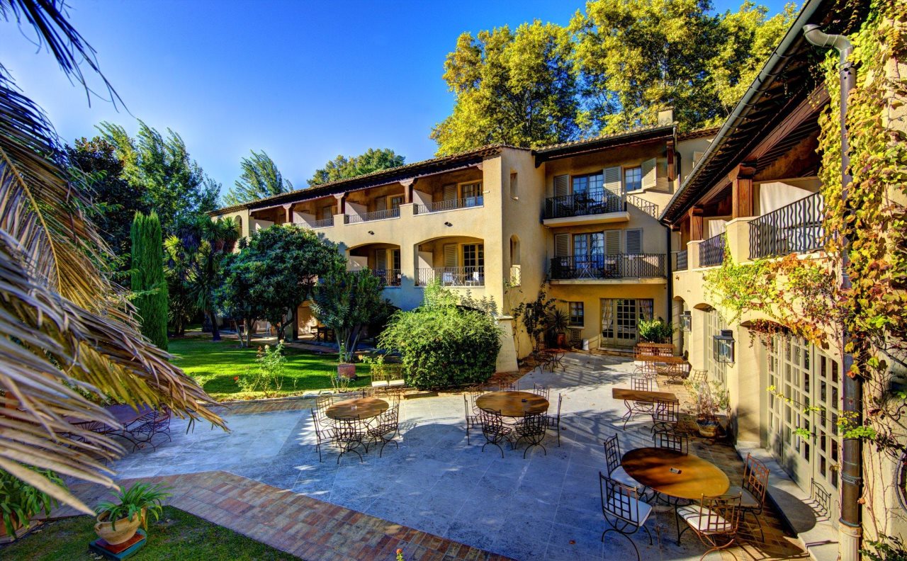 Les Agassins — hotel in Le Pontet
