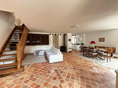 Les Ecuries sur un domaine châtelain - carbon neutral hotel in Isle