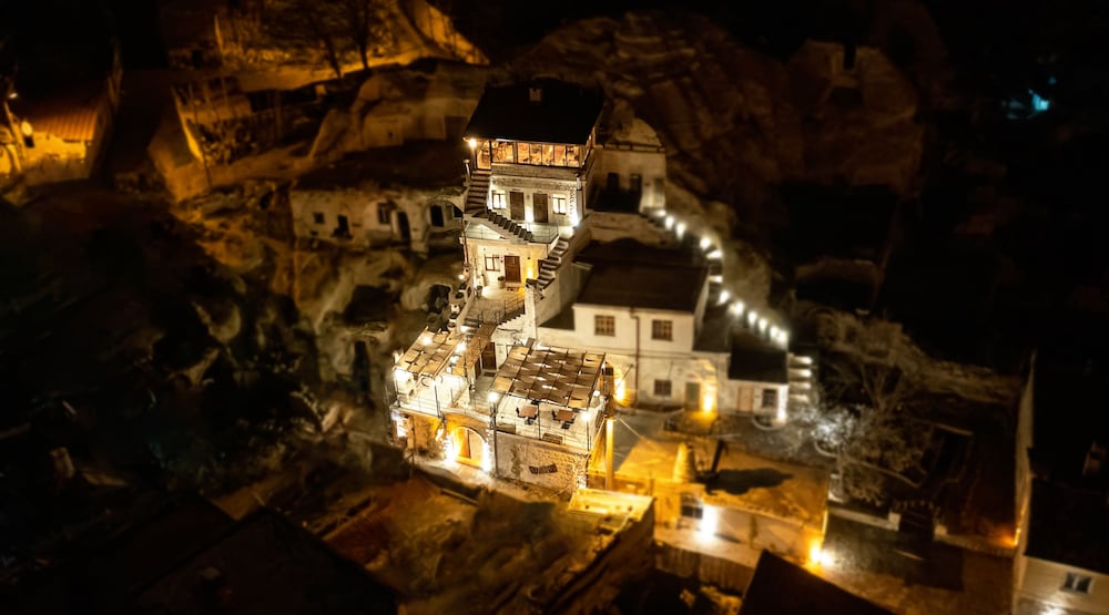 Bayar Cave Suites Special Class — 4-Star Luxury Hotel in Uerguep, Turkey