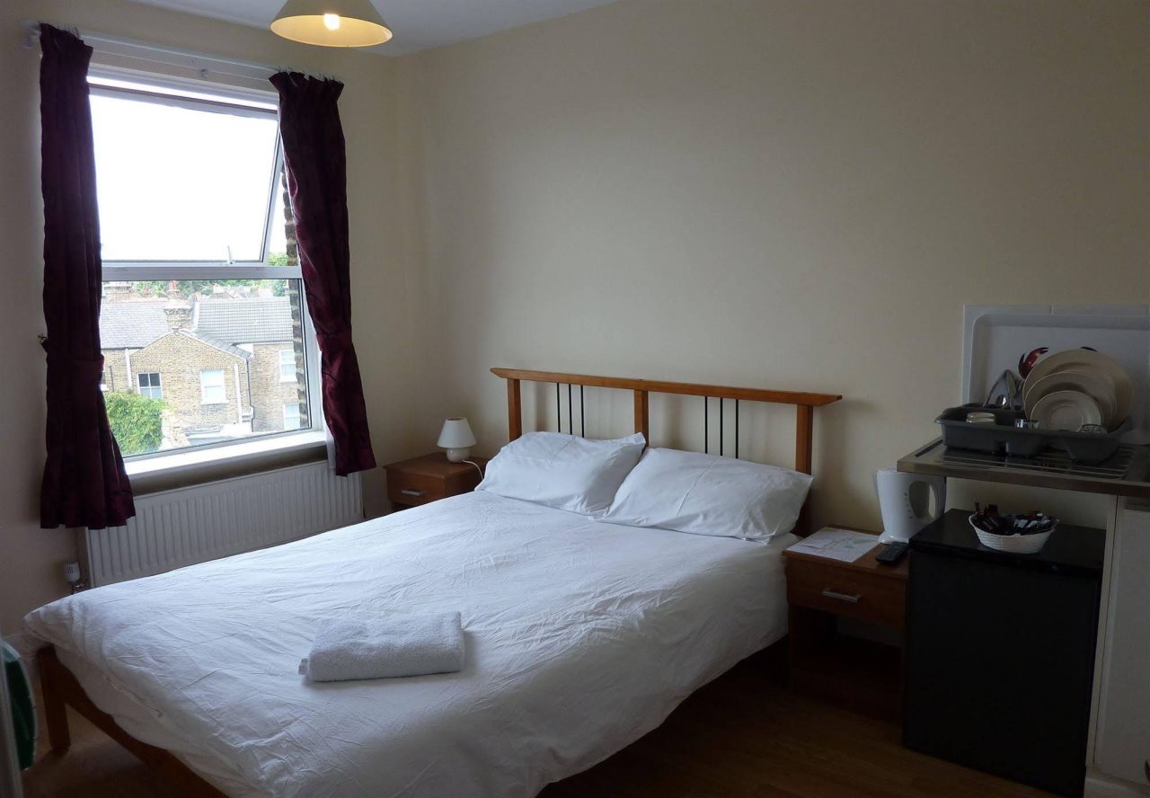Bennys B and B - last minute hotel in London