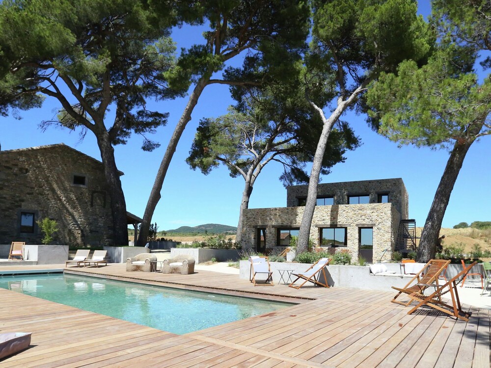 Beautiful Luxury Holiday on Wine Estate With Pool in Southern France pet-friendly hotel Aspiran