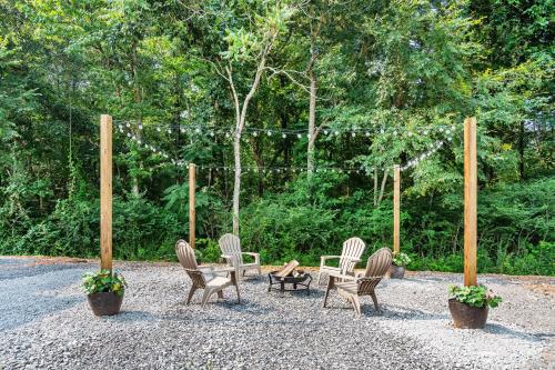 Luxury Tiny House Mins to Lake Downtown Guntersville Boat Parking — 4-Star Luxury Hotel in Guntersville, United States