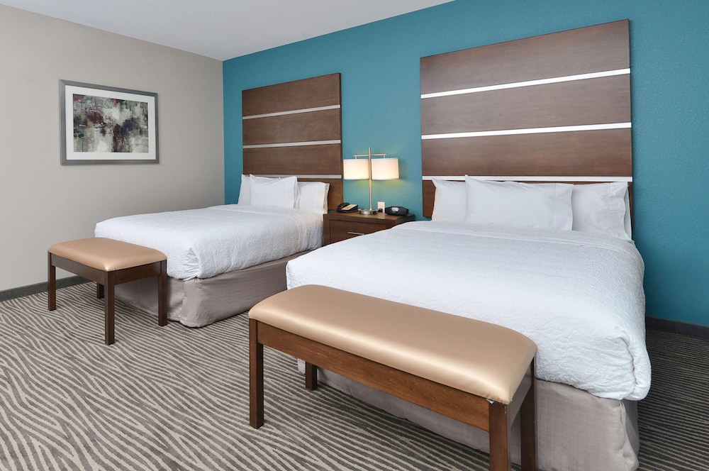 Hampton Inn & Suites Des Moines Downtown - photo 10