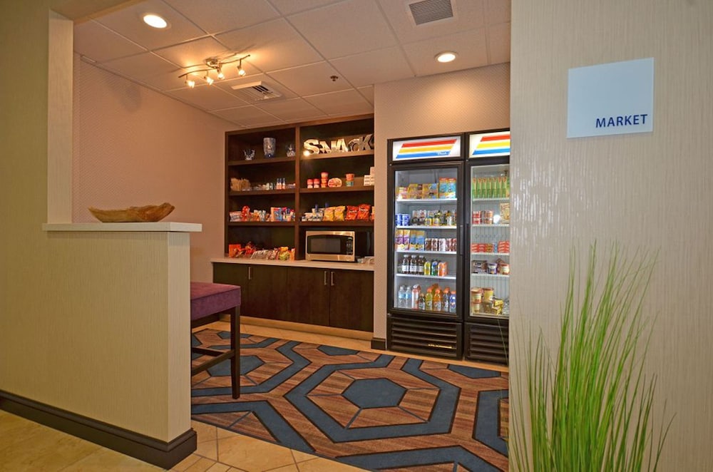 Holiday Inn Express & Suites Farmington by IHG - photo 30