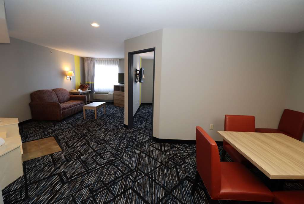Super 8 by Wyndham Perryville - photo 23