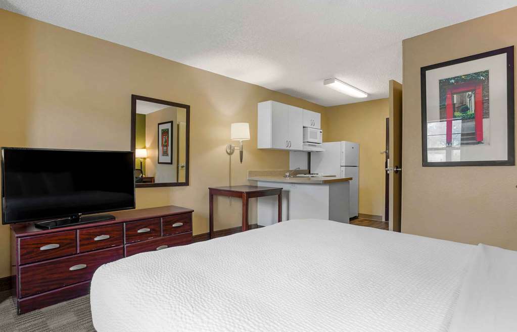 Extended Stay America Suites Houston Med Ctr Greenway Plaza - photo 13