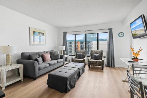 Beautifully Renovated 2 Bedroom Condo Stunning Views Palace 1108 — 4-Star Luxury Hotel in Myrtle Beach, United States