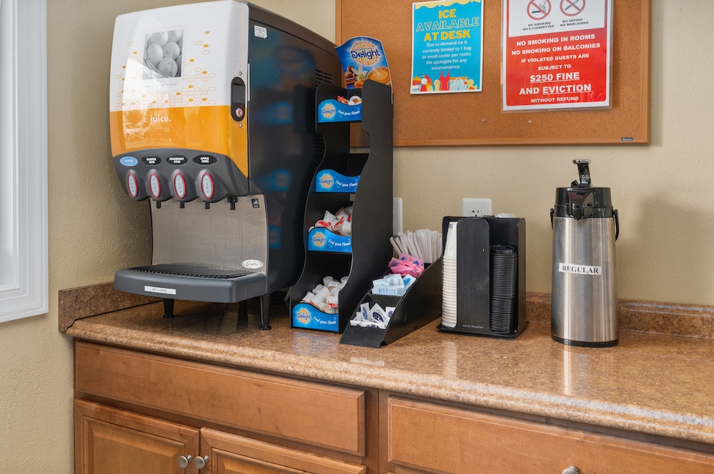Coastal Palms Inn & Suites - photo 26