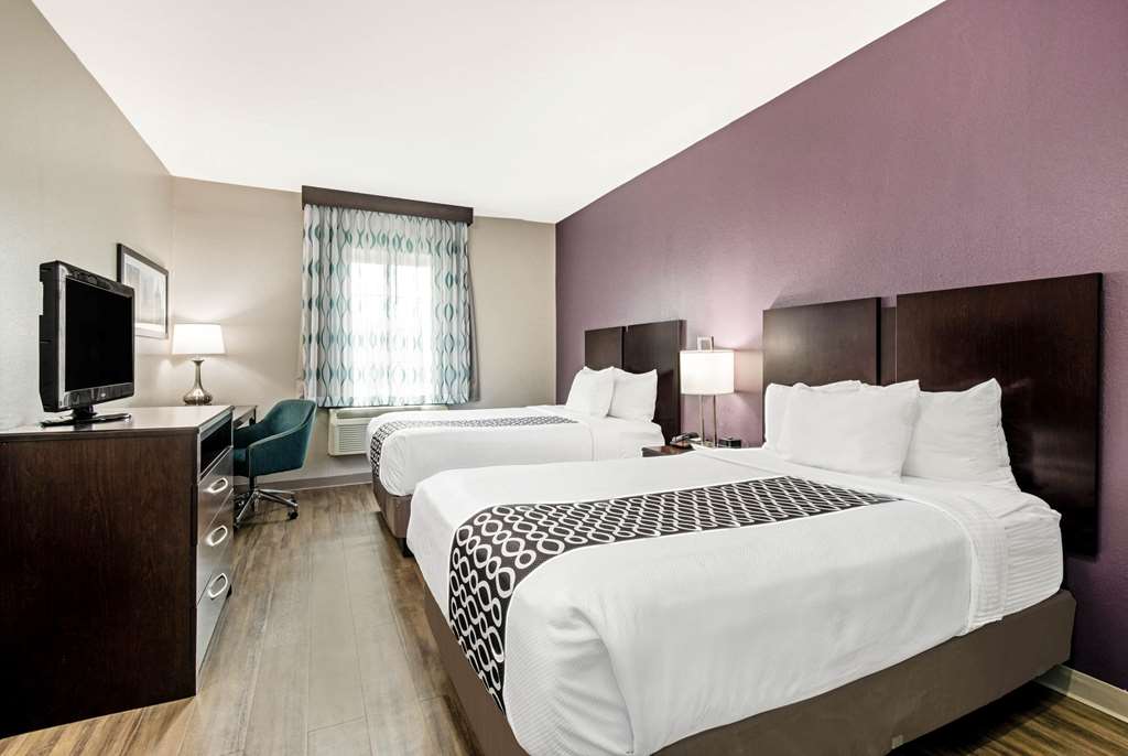 La Quinta Inn & Suites by Wyndham New Cumberland Harrisburg - photo 22