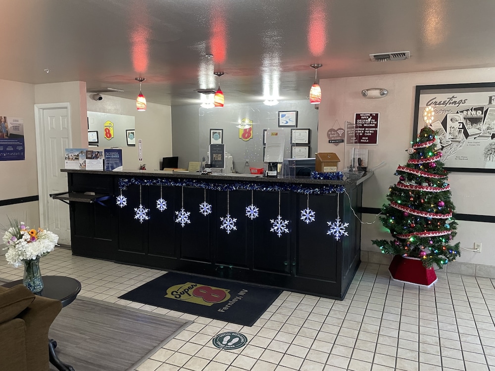 Super 8 by Wyndham Fernley - photo 2