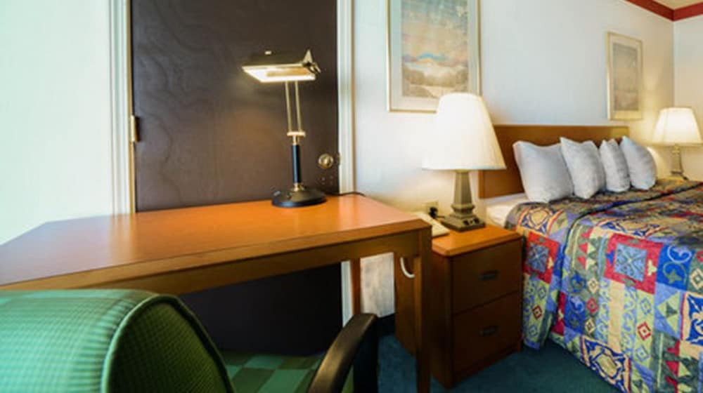 Loyalty Inn Maryville - photo 12