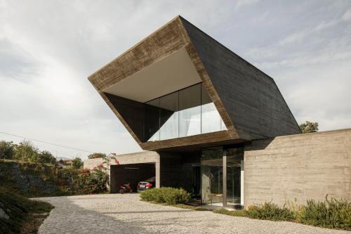 Casa dos Sobreiros by LovelyStay — 4-Star Luxury Hotel in Celorico De Basto, Portugal