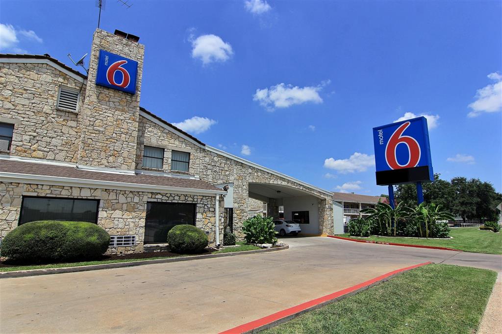 Motel 6 Austin TX Central Downtown UT - photo 4
