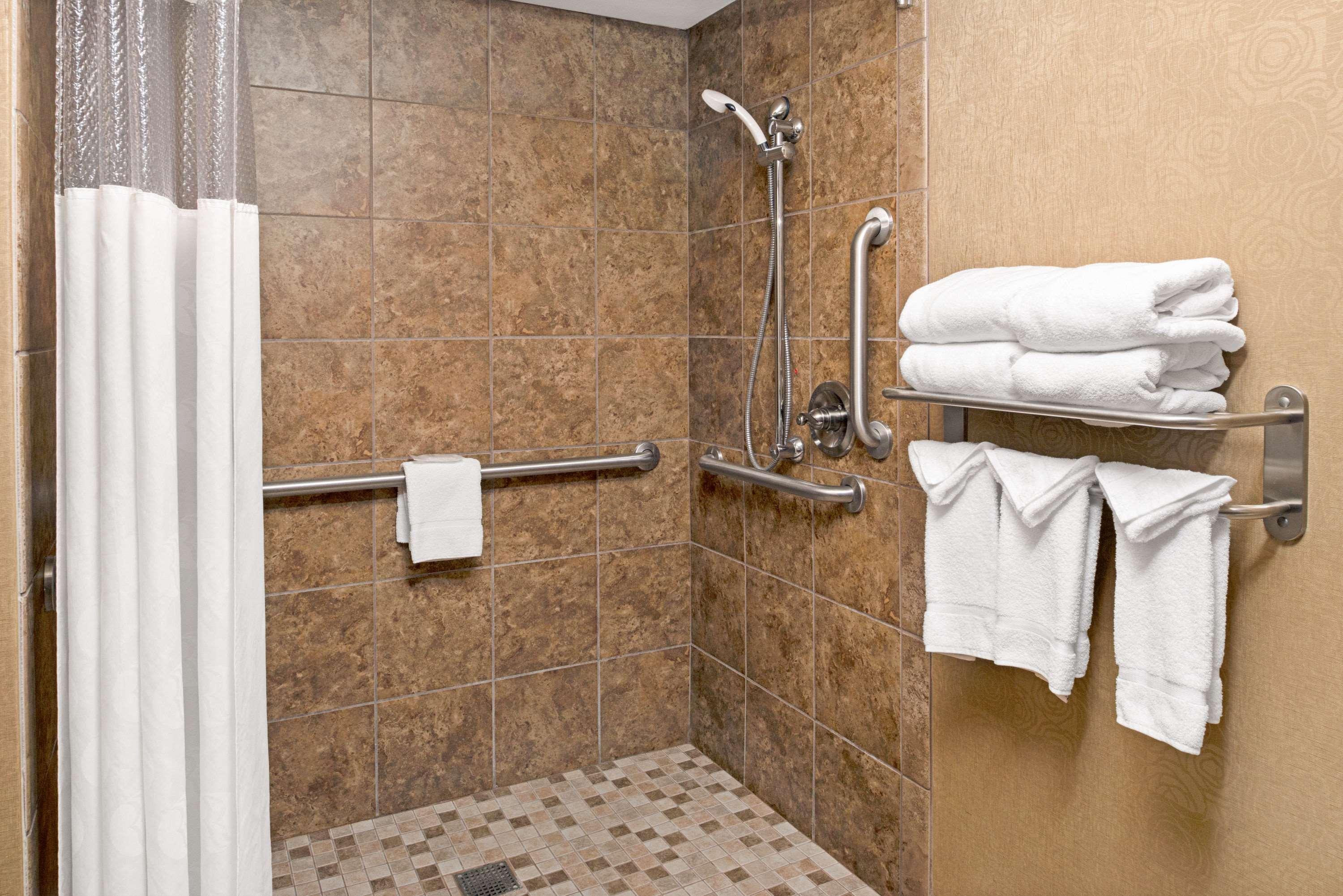 Ramada Plaza by Wyndham Omaha - photo 21