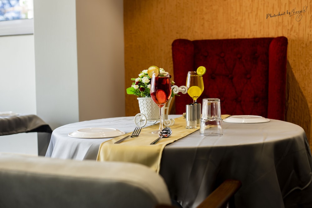 Hotel Prabha Palace in Ahmadnagar, India