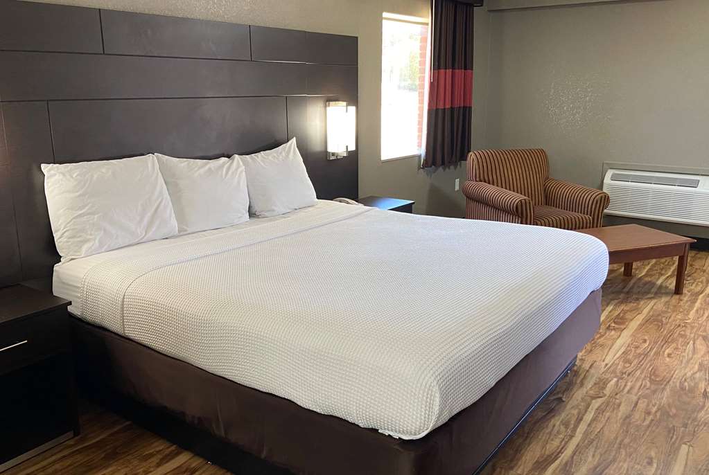 Days Inn by Wyndham Tupelo - photo 15