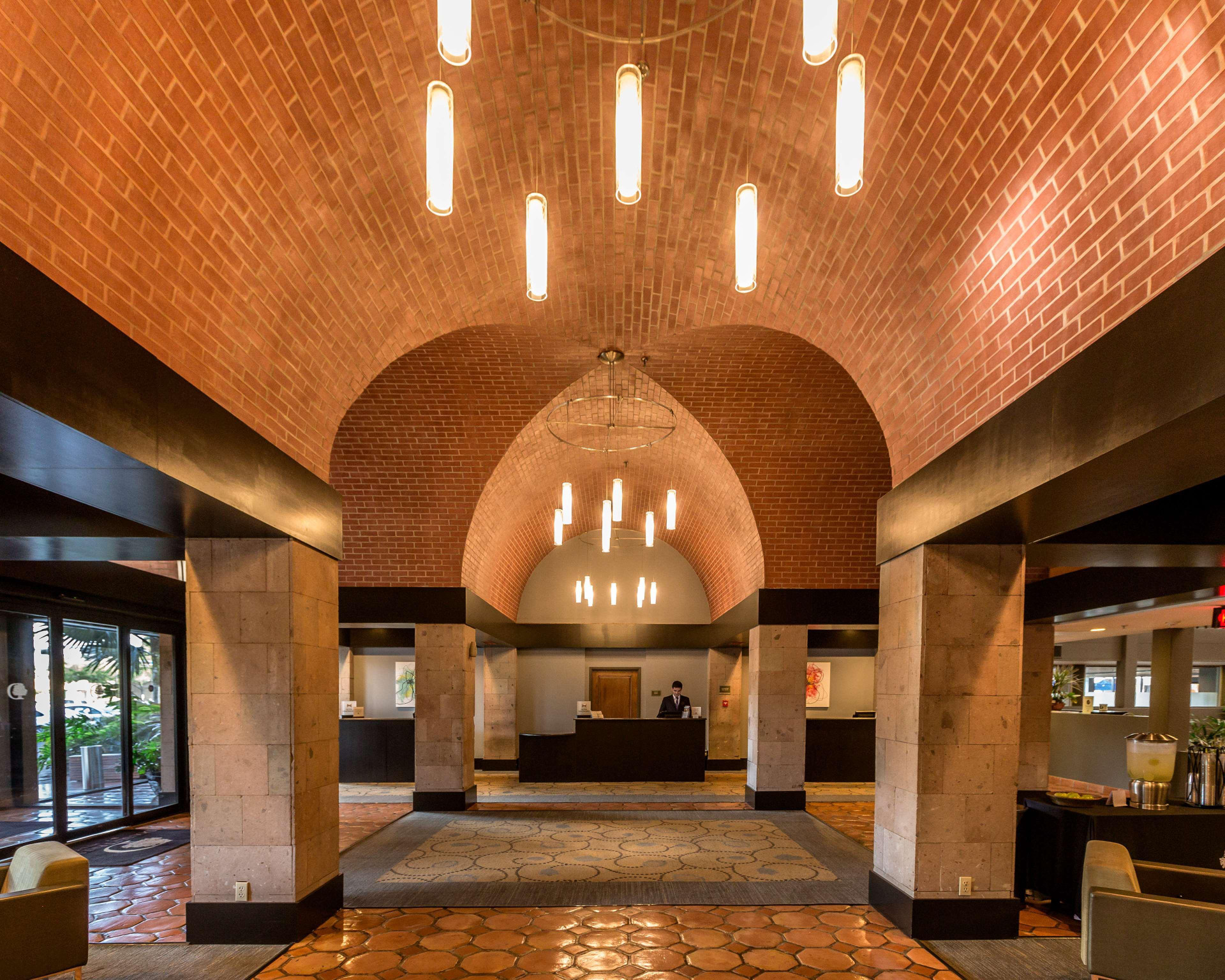 DoubleTree Suites by Hilton Hotel McAllen — hotel in Mcallen