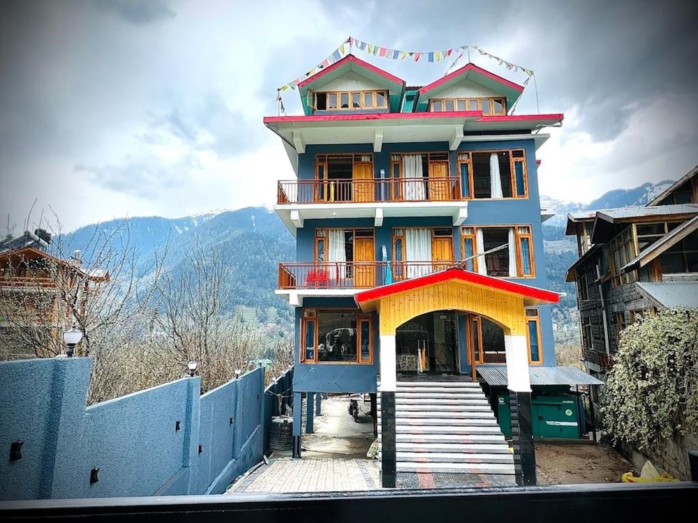 Goroomgo Sakura Palace Manali - last minute hotel in Manali