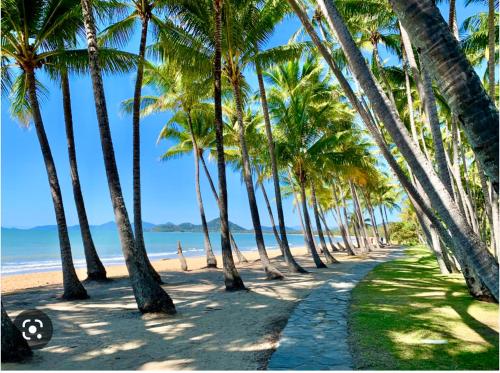 Lahania by the Sea JJ Place in Clifton Beach, Australia