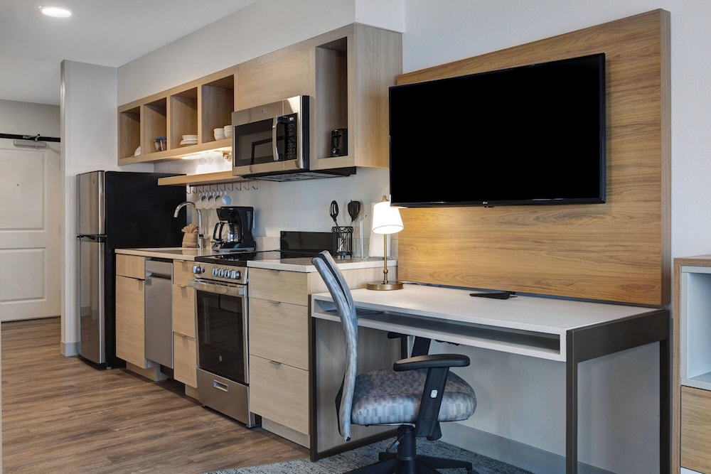 TownePlace Suites by Marriott Phoenix Glendale Sports & Entertainment District - photo 19