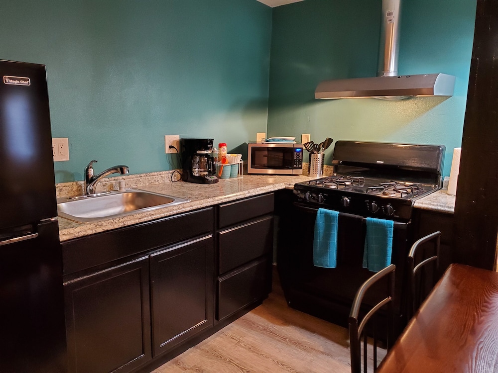 Pinecrest Inn & Suites - photo 15